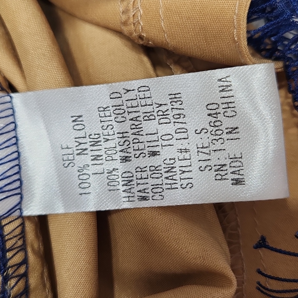 Small Windsor Sleeveless Dress - Picture 3 of 3